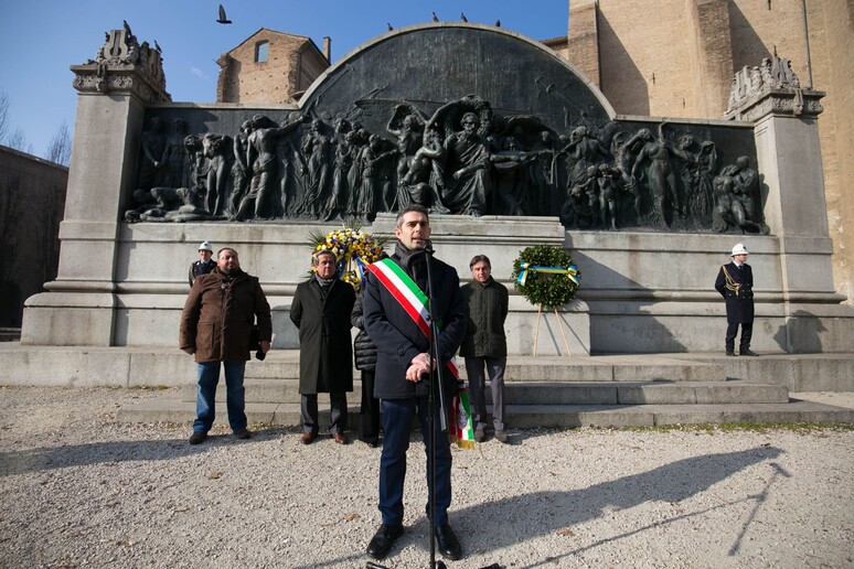 - RIPRODUZIONE RISERVATA