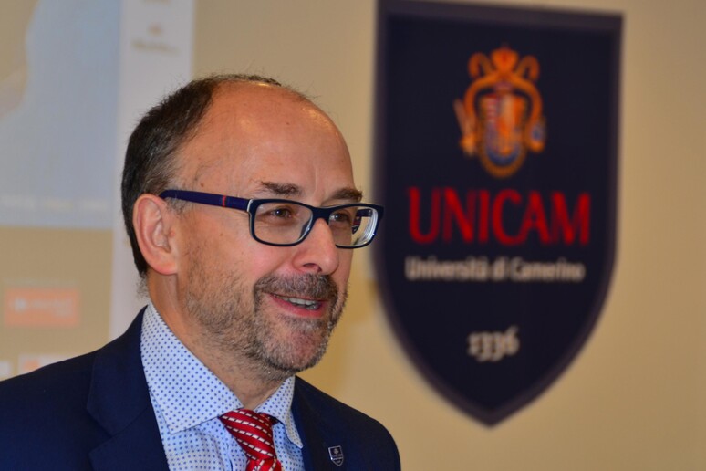- RIPRODUZIONE RISERVATA