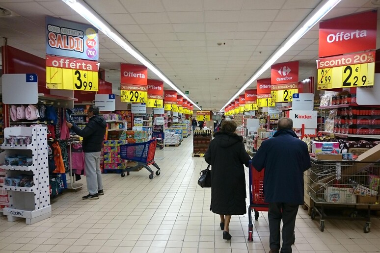 - RIPRODUZIONE RISERVATA