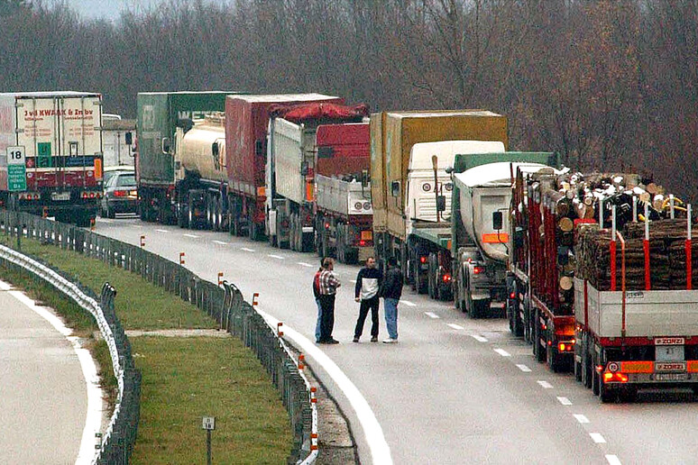 - RIPRODUZIONE RISERVATA