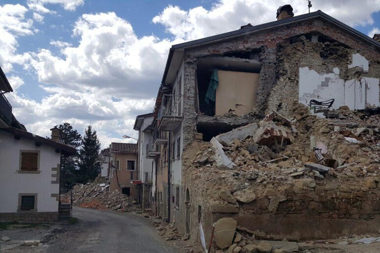 - RIPRODUZIONE RISERVATA