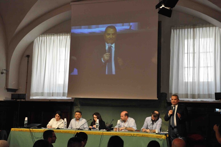 - RIPRODUZIONE RISERVATA
