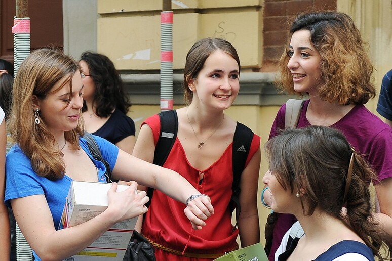 Studentesse in una foto d 'archivio - RIPRODUZIONE RISERVATA