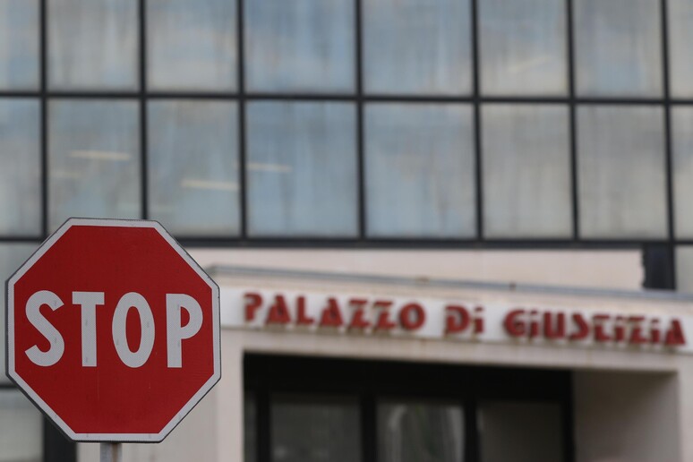 - RIPRODUZIONE RISERVATA