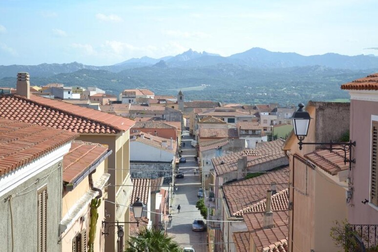 - RIPRODUZIONE RISERVATA