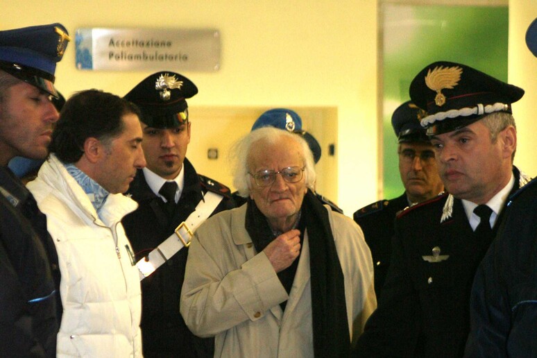 - RIPRODUZIONE RISERVATA