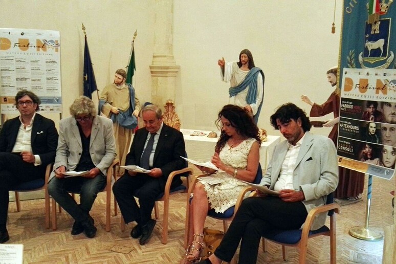- RIPRODUZIONE RISERVATA