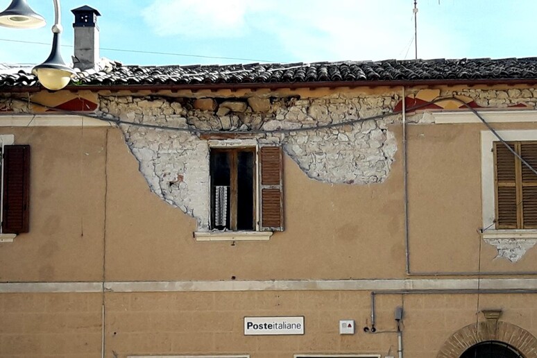 - RIPRODUZIONE RISERVATA
