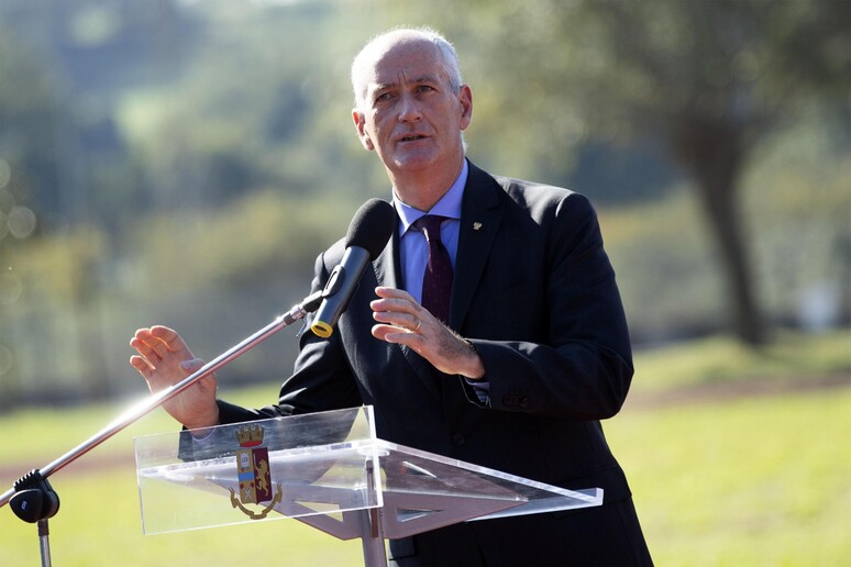 - RIPRODUZIONE RISERVATA