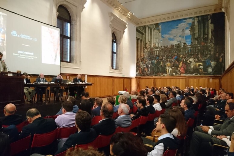 - RIPRODUZIONE RISERVATA