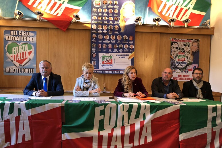 - RIPRODUZIONE RISERVATA