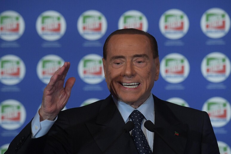 - RIPRODUZIONE RISERVATA