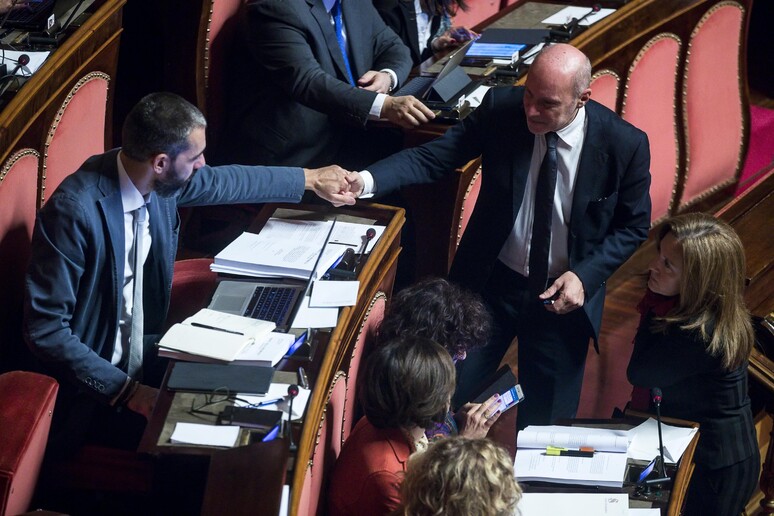 Gregorio De Falco, Matteo Mantero e Paola Nugnes in Aula (archivio) - RIPRODUZIONE RISERVATA