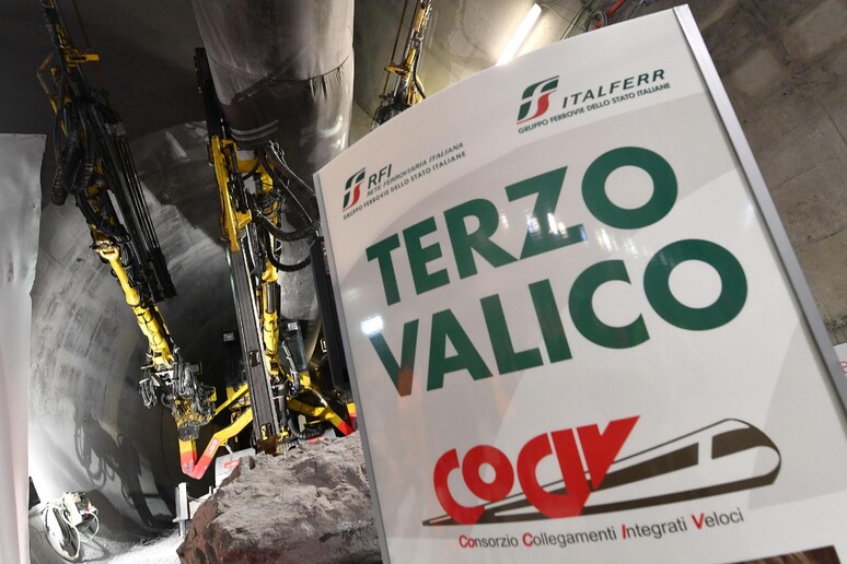 - RIPRODUZIONE RISERVATA