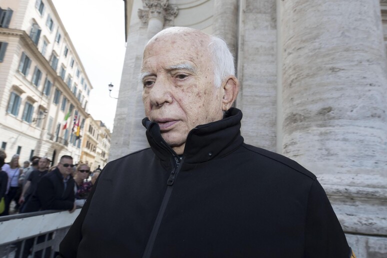 - RIPRODUZIONE RISERVATA