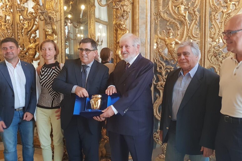 - RIPRODUZIONE RISERVATA