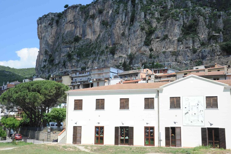 - RIPRODUZIONE RISERVATA