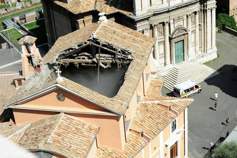 - RIPRODUZIONE RISERVATA