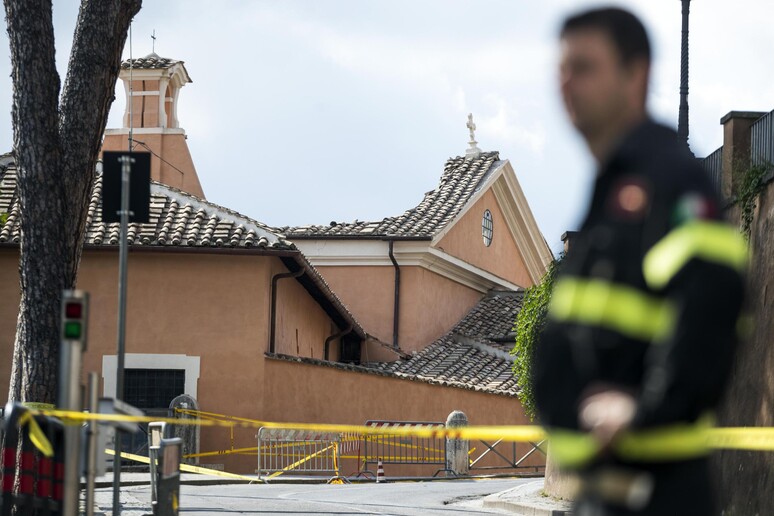 - RIPRODUZIONE RISERVATA