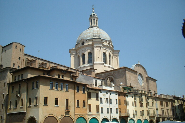 - RIPRODUZIONE RISERVATA