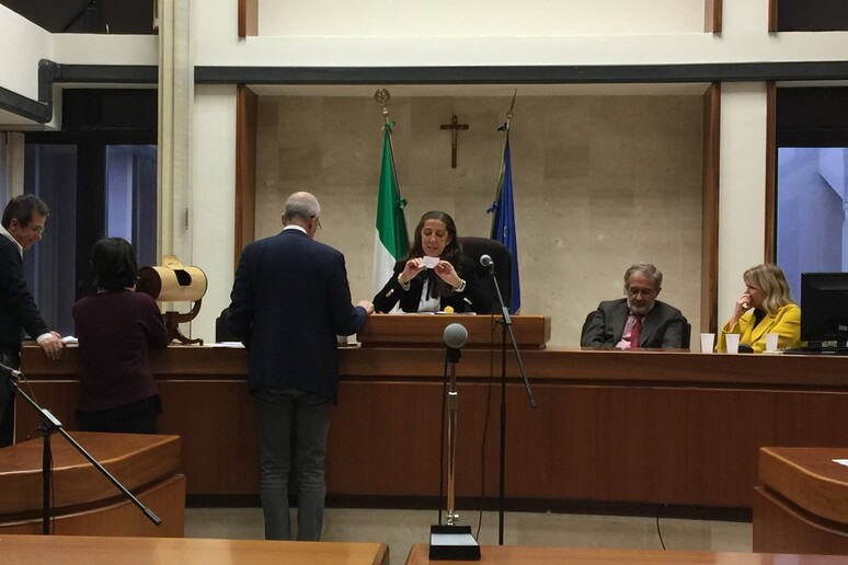- RIPRODUZIONE RISERVATA