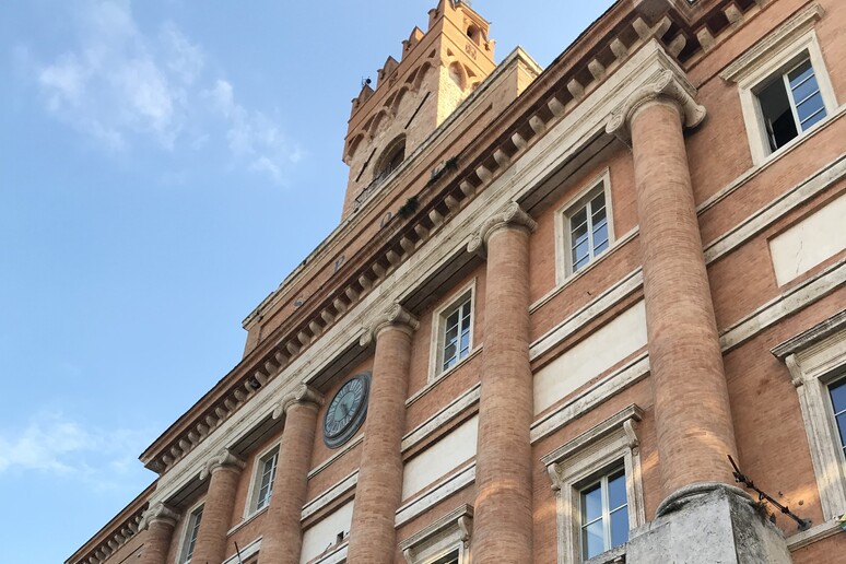 - RIPRODUZIONE RISERVATA