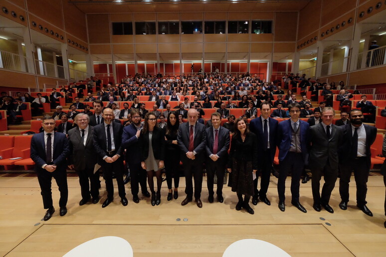 - RIPRODUZIONE RISERVATA