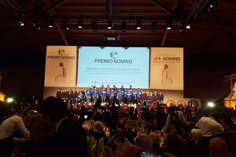 - RIPRODUZIONE RISERVATA
