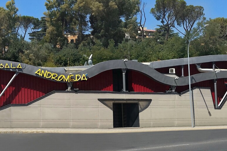 - RIPRODUZIONE RISERVATA