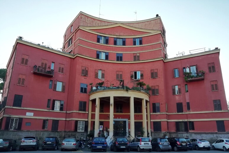 - RIPRODUZIONE RISERVATA