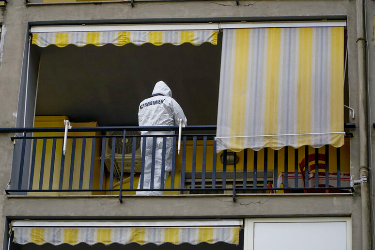 Donna uccisa in casa nel Napoletano - RIPRODUZIONE RISERVATA