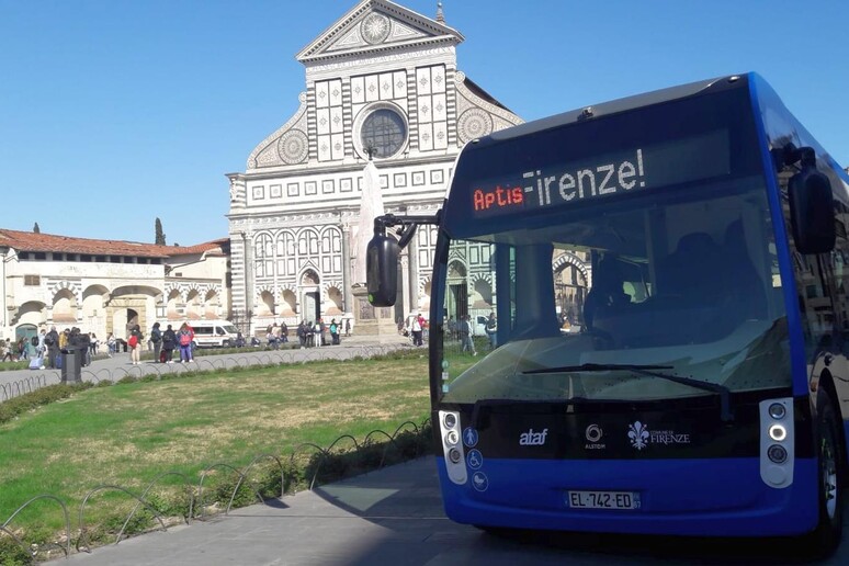A Firenze sperimentazione bus elettrico di 12 metri - RIPRODUZIONE RISERVATA