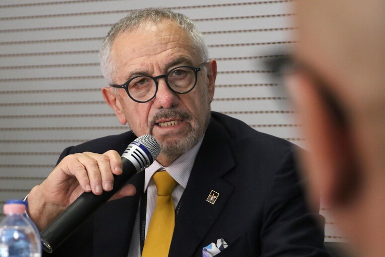 - RIPRODUZIONE RISERVATA