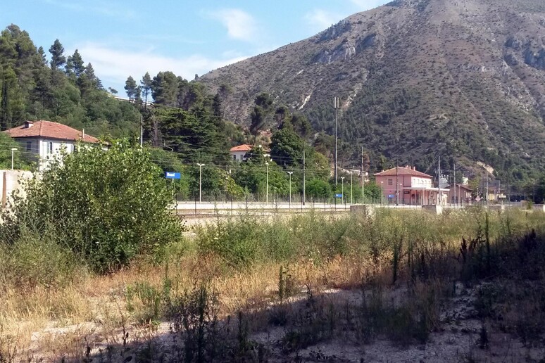 - RIPRODUZIONE RISERVATA