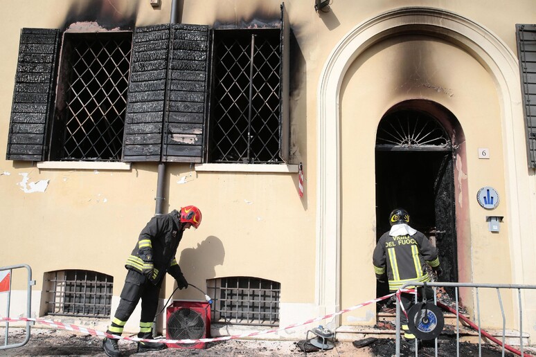 - RIPRODUZIONE RISERVATA