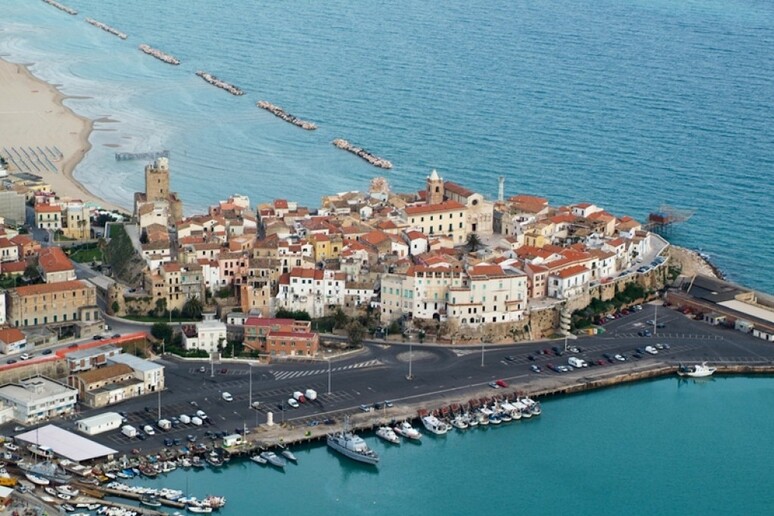 - RIPRODUZIONE RISERVATA