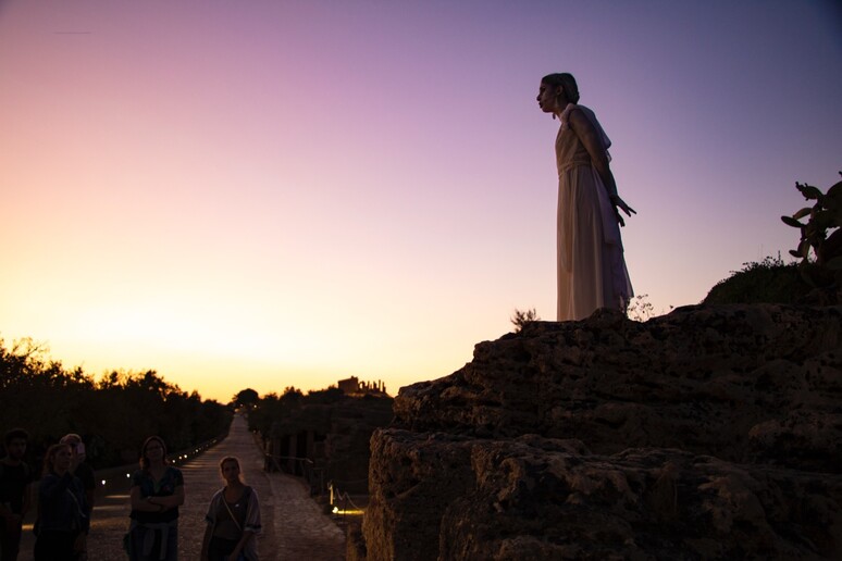 L 'alba nella Valle dei Templi - RIPRODUZIONE RISERVATA