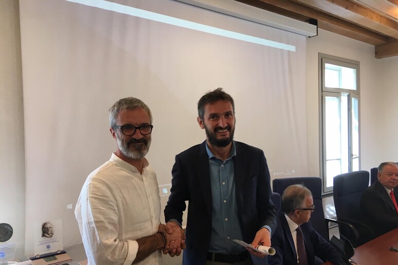 - RIPRODUZIONE RISERVATA