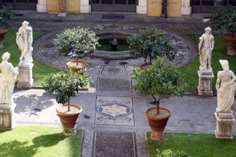 - RIPRODUZIONE RISERVATA