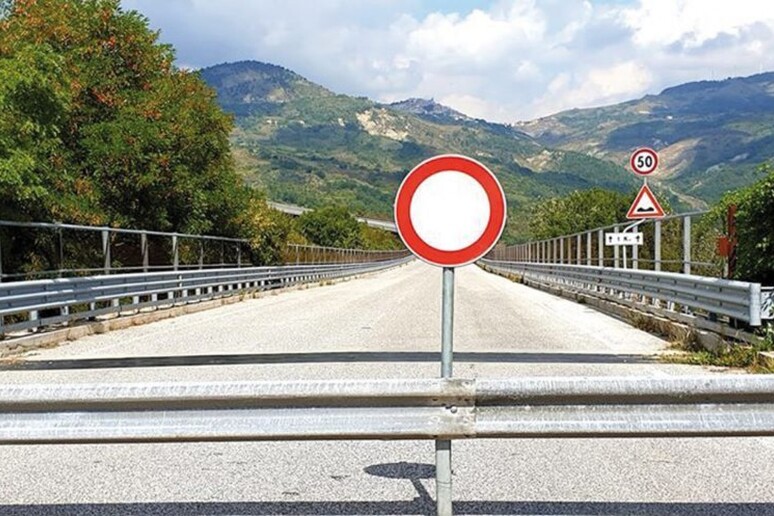 - RIPRODUZIONE RISERVATA