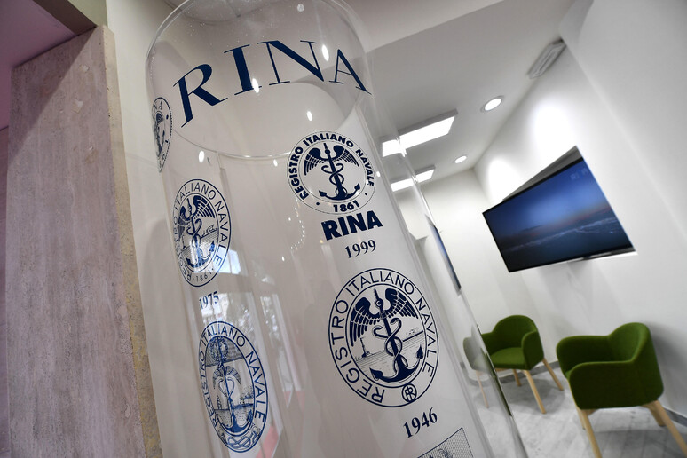 - RIPRODUZIONE RISERVATA