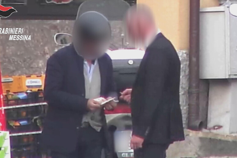 - RIPRODUZIONE RISERVATA