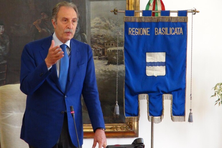 - RIPRODUZIONE RISERVATA