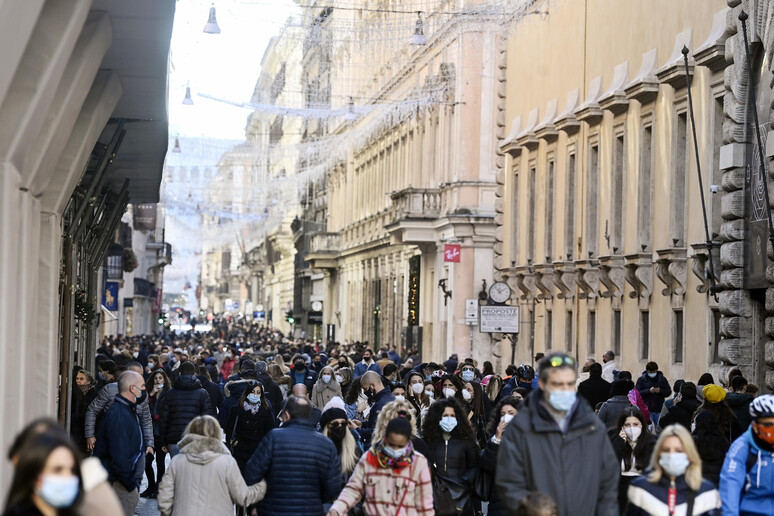 Shopping in centro a Roma - RIPRODUZIONE RISERVATA