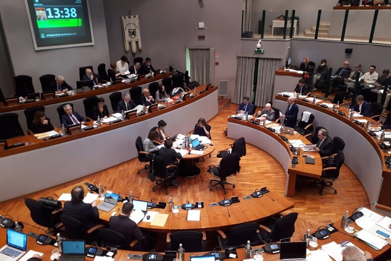 - RIPRODUZIONE RISERVATA