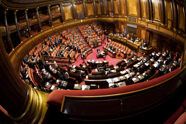 - RIPRODUZIONE RISERVATA