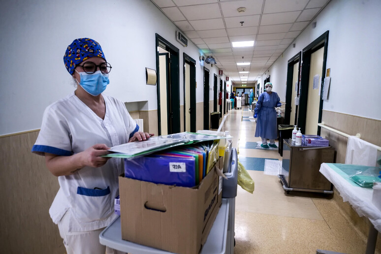 Un reparto di ospedale - RIPRODUZIONE RISERVATA