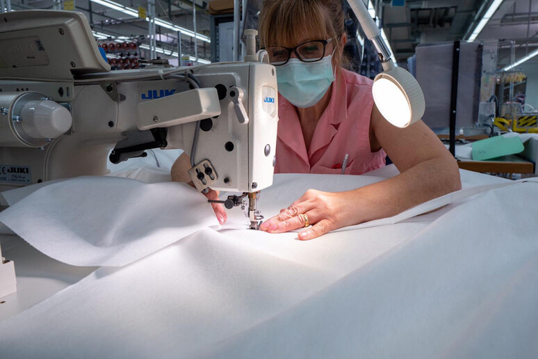 - RIPRODUZIONE RISERVATA