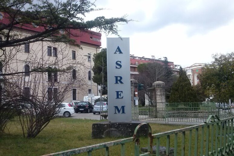 - RIPRODUZIONE RISERVATA