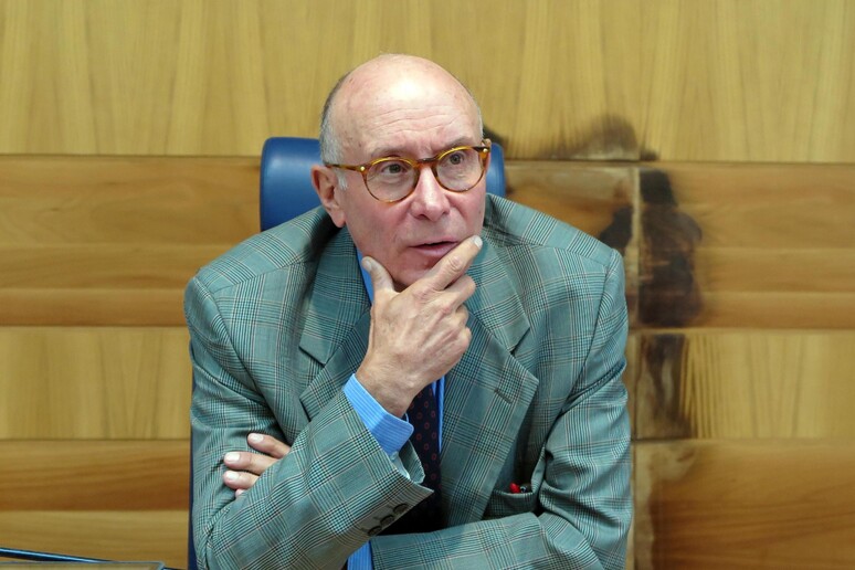 - RIPRODUZIONE RISERVATA